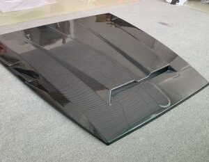 Real carbon fiber hood scoop for W464 G63, finished in UV clear coat, enhancing vehicle performance and aesthetics.