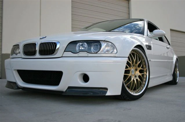 High-quality CSL Style Front Bumper for 2002-2006 BMW E46 M3 with carbon fiber splitters.